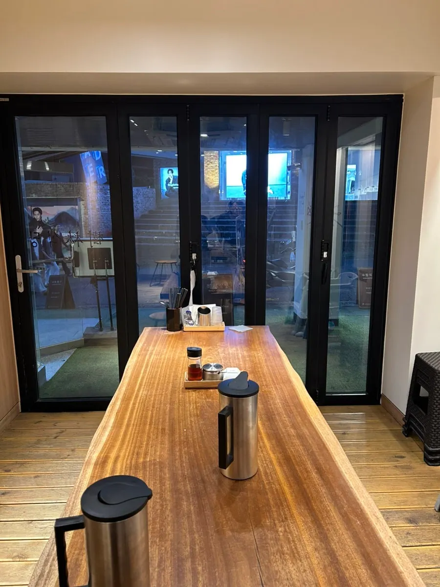 Comfortable interior atmosphere at Surim Sikdang Hongdae