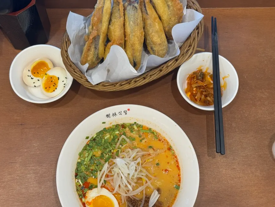 가지만두와 탄탄면, 맛계란을 함께 주문한 상