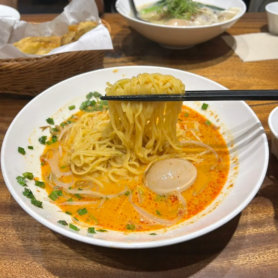 Dandan noodles made with paprika sauce