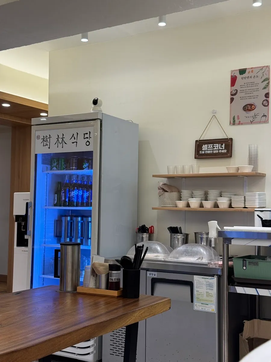 셀프코너 밑반찬과 앞접시