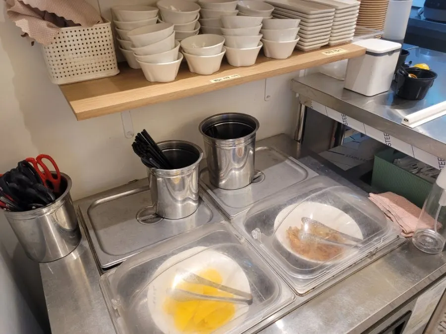 Self-serve side dish corner
