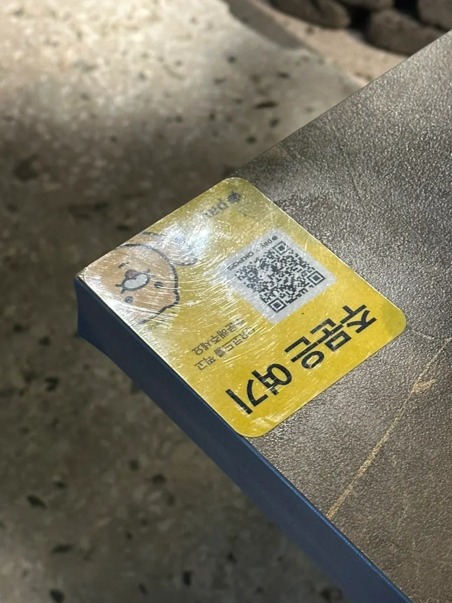 QR mobile ordering sign on the table
