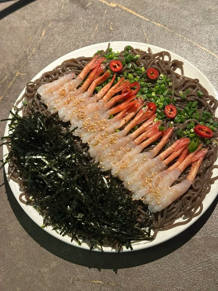 Perilla-oil buckwheat noodles topped with sweet shrimp