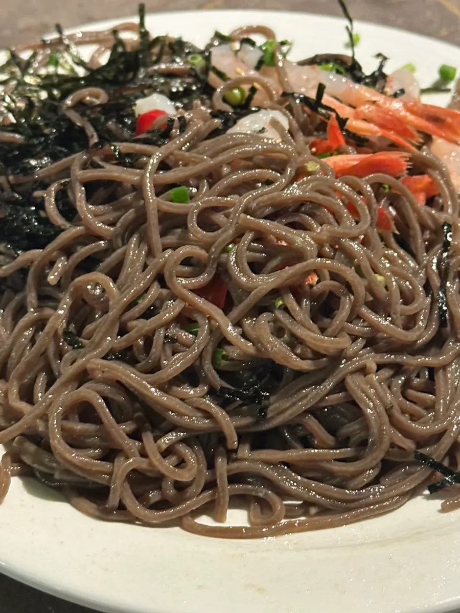 Sweet shrimp buckwheat noodles after being mixed