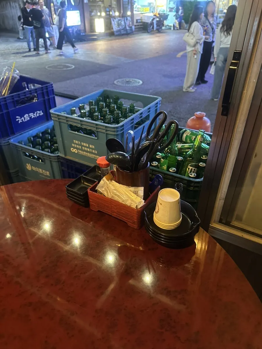 Table seating at Susan Sadang Main Branch