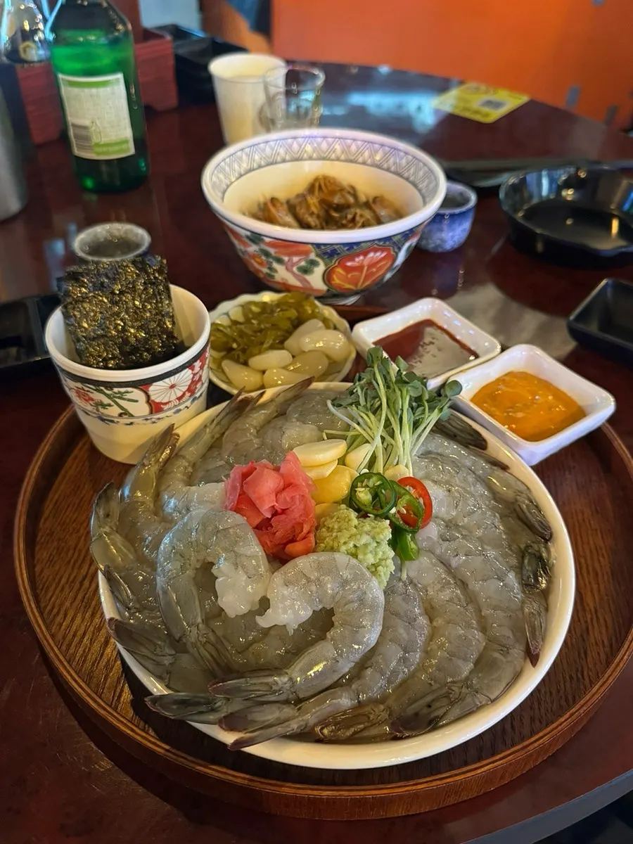 Plate of plump, cleanly prepped raw shrimp sashimi