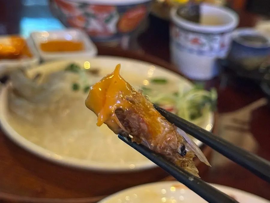 Fried shrimp head dipped in sauce