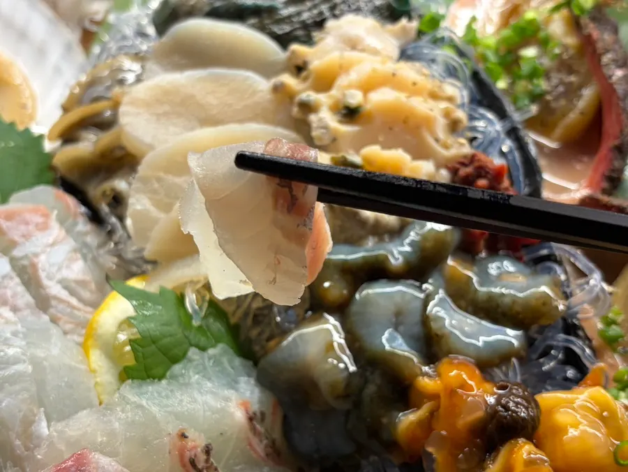 Aged sashimi of red seabream, flounder, and sea bass