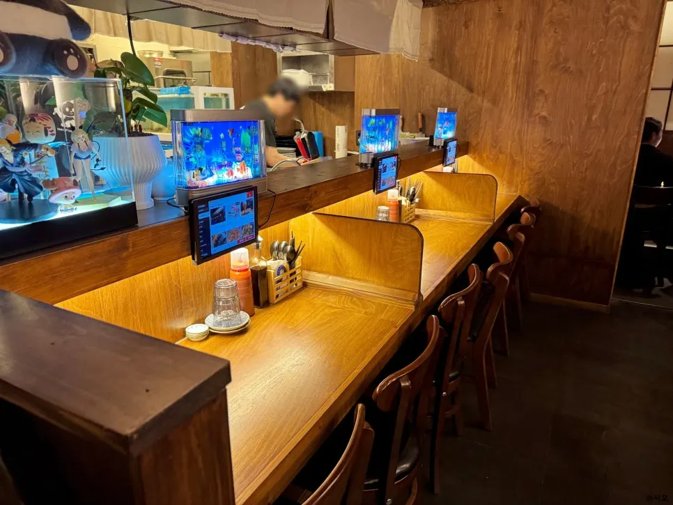 Interior of Susanjang Dongtan Branch with warm wood-tone decor