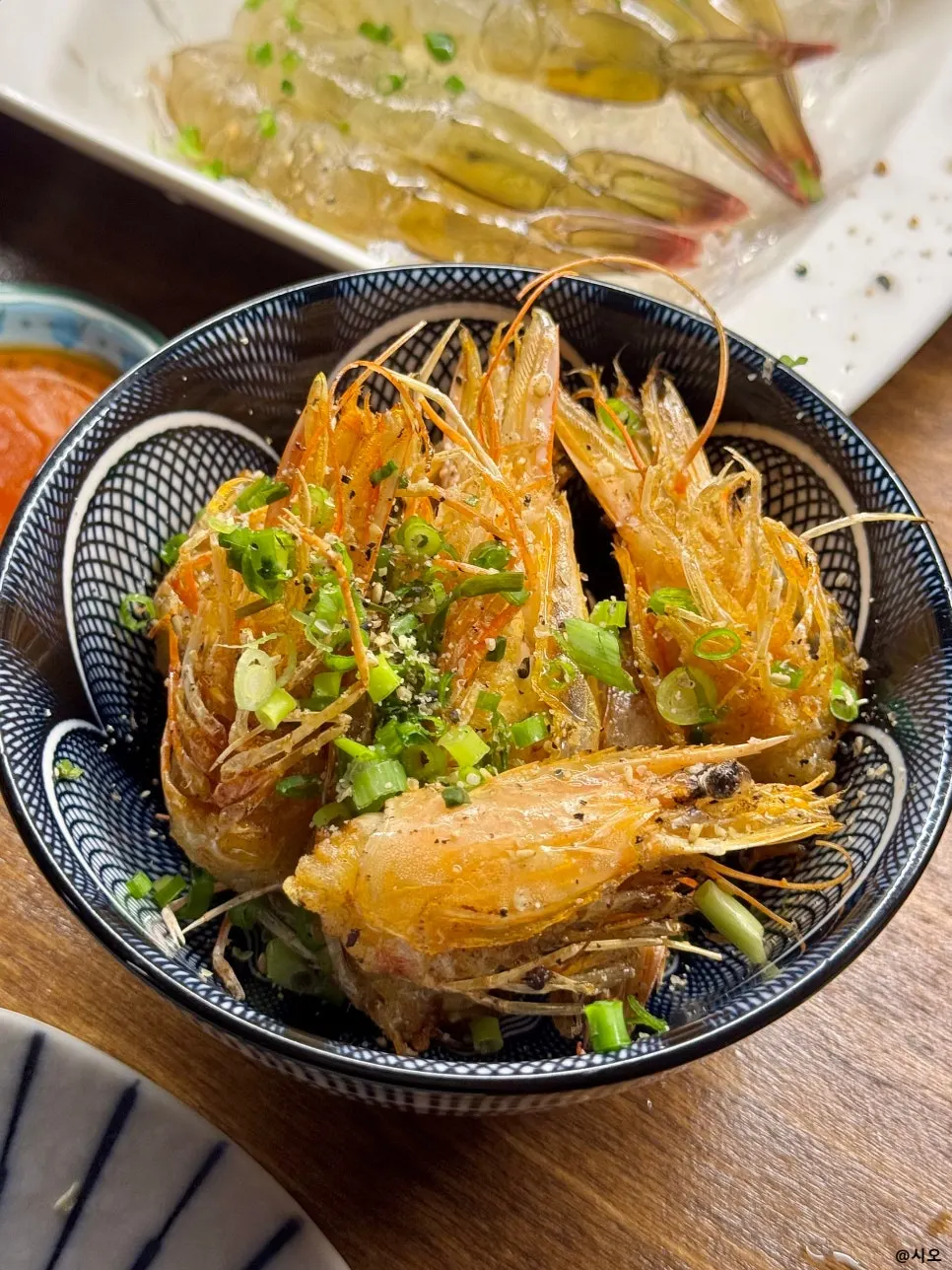 หัวกุ้งที่เหลือบนจาน
