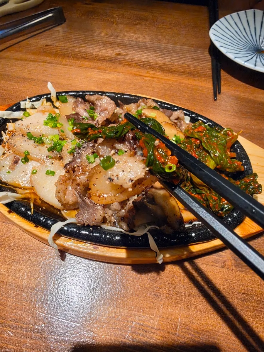 키조개와 차돌을 구운 모습