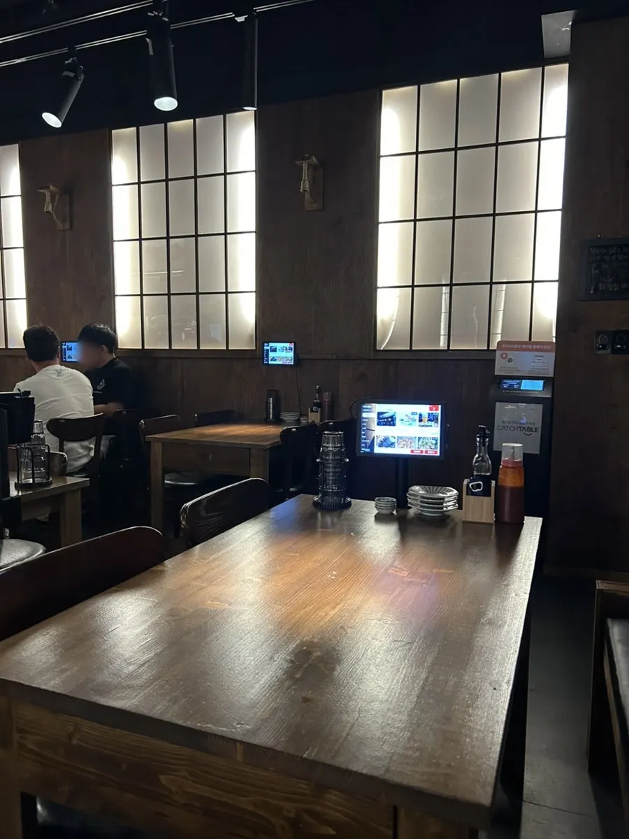 Interior space at Susanjang Dongtan Branch suitable for groups