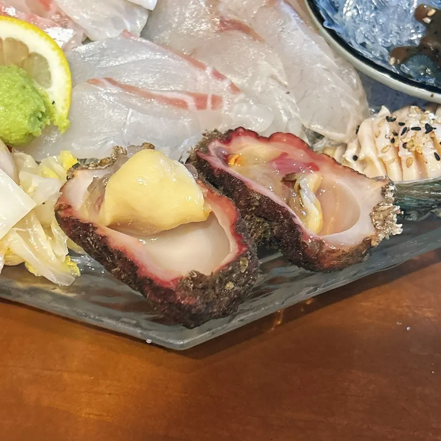 Mini mixed seafood platter with red seabream and flounder