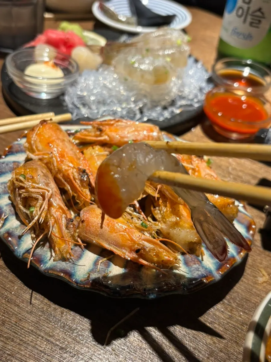 버터구이용으로 잘라둔 새우 머리