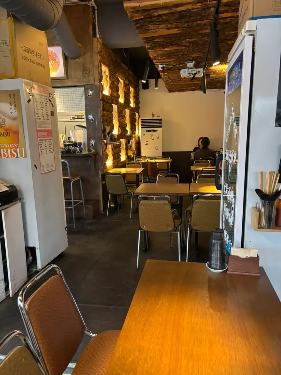 수산장 선부점 좌석과 실내 분위기