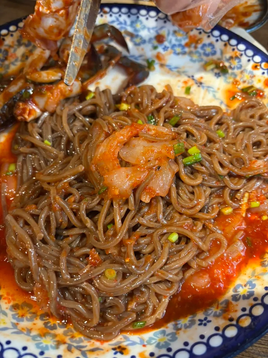 메밀면과 함께 먹는 가을꽃게무침