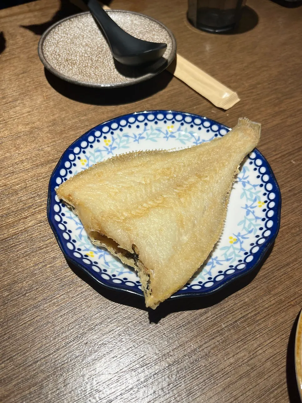 주문 후 세팅된 테이블과 맥주