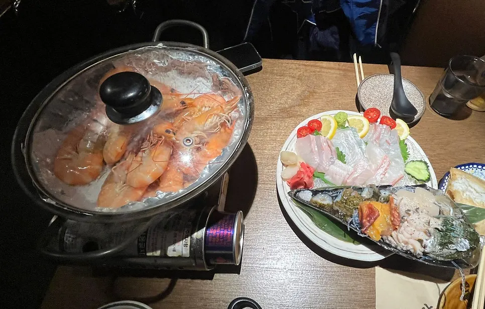 미니 해물한판과 생새우 소금구이 조합 상차림