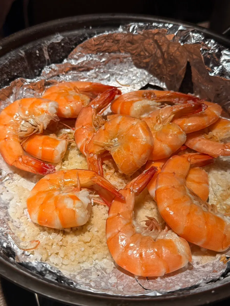 오동통하게 익은 새우 소금구이
