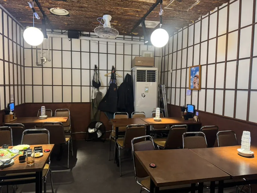 영통역 1번 출구 도보 5분 거리 수산장 골목
