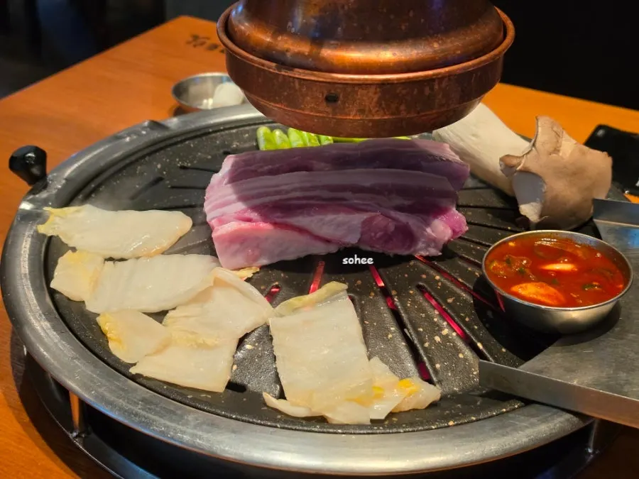 Meal and drinks menu at Jeju Monteurak