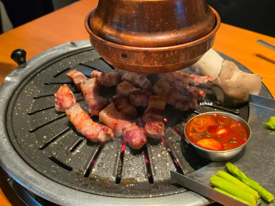 Staff providing grilling service for the Jeju samgyeopsal