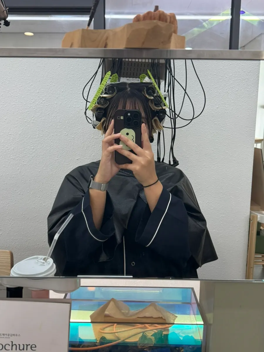 Medium-length hair mid-perm treatment