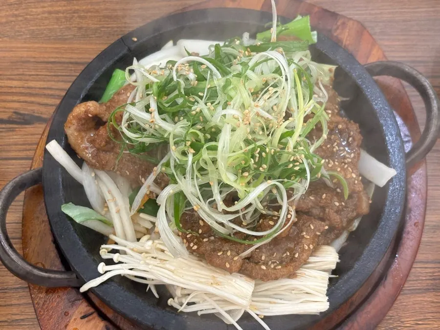 쌈채소와 함께 먹는 간장 양념 석갈비