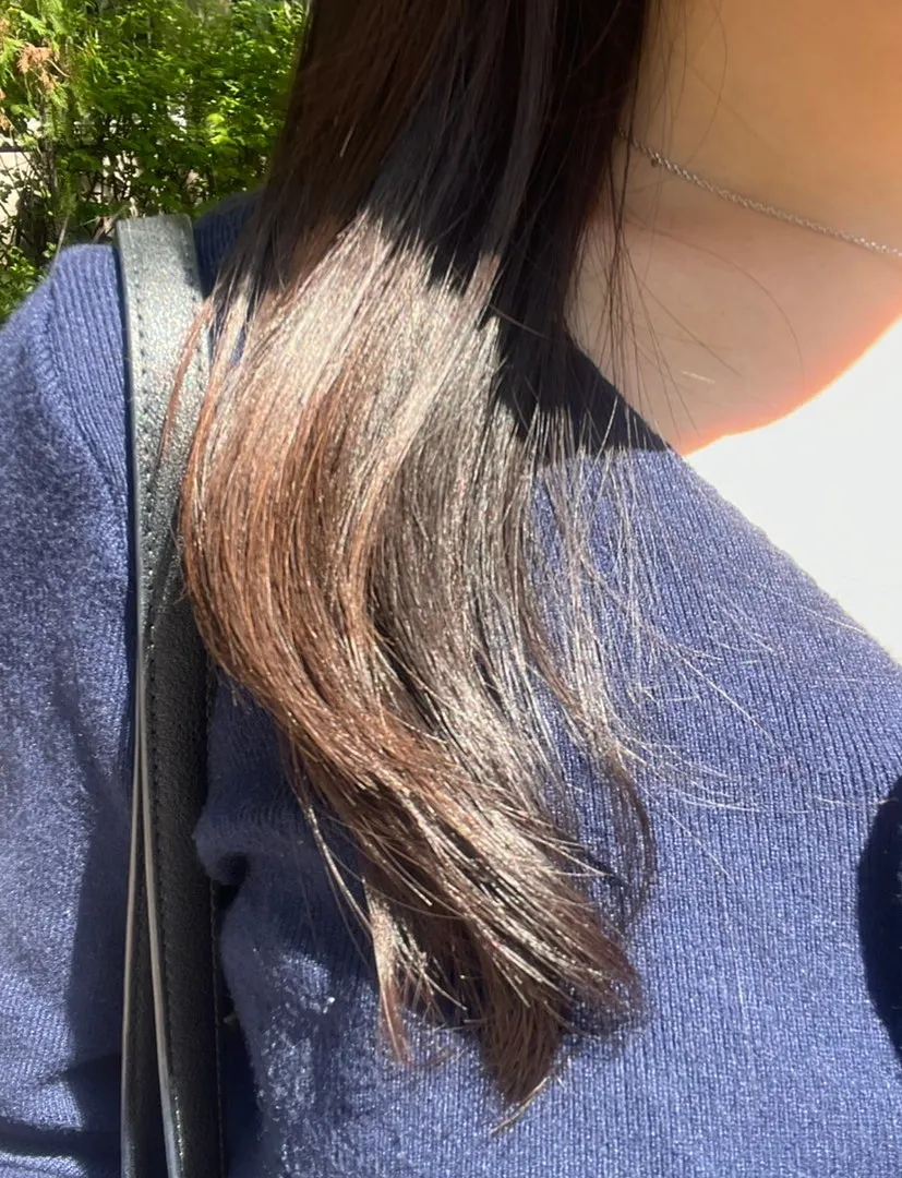 앞머리까지 커트한 헤어스타일