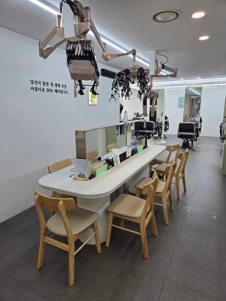 26도헤어 수성점 매장 내부