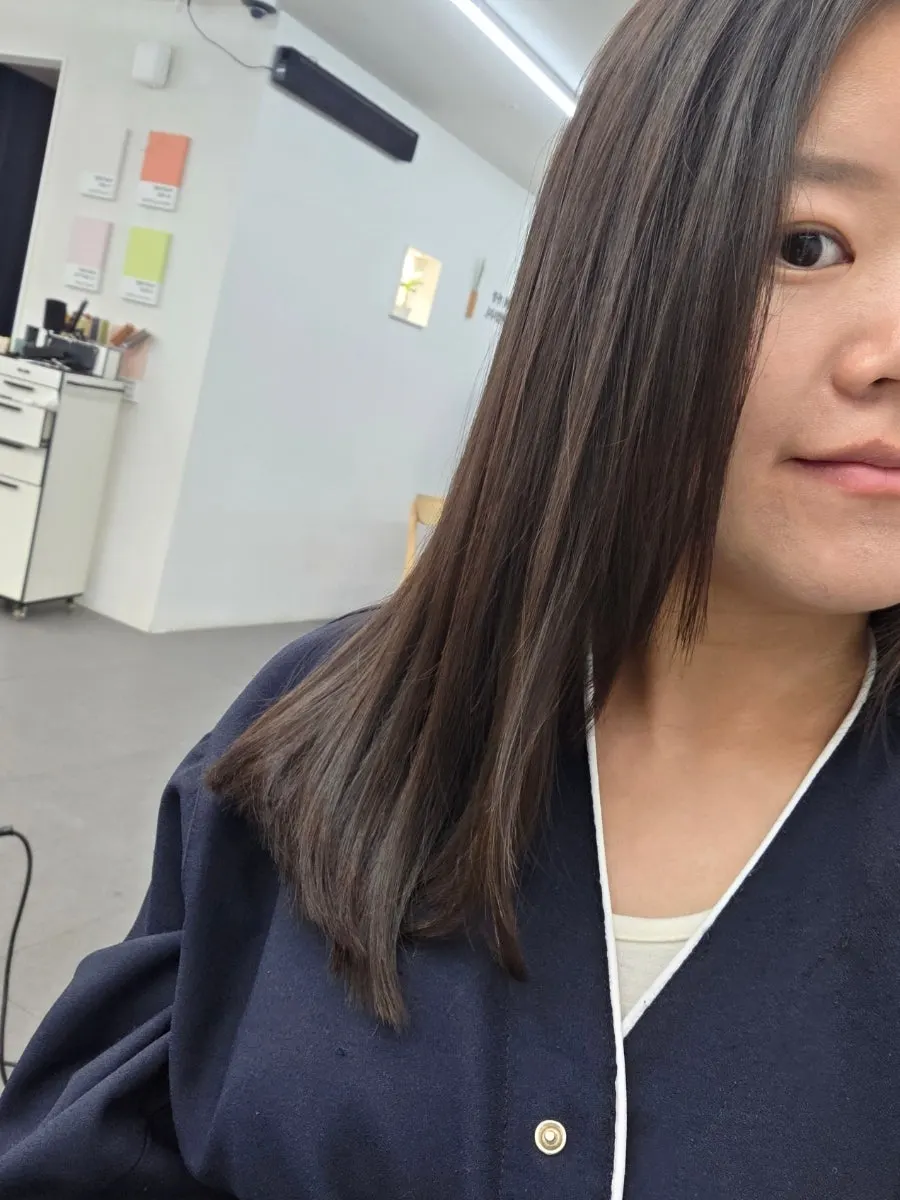 뿌리까지 펴진 모발 클로즈업