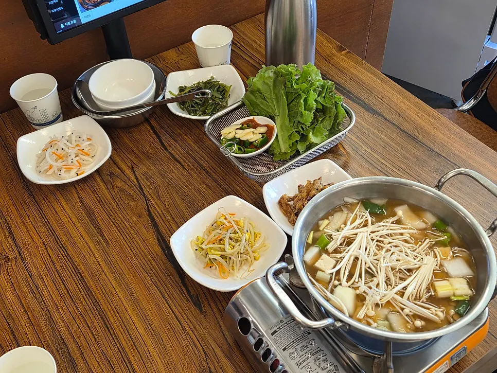 Self-serve ssam vegetable bar and baskets