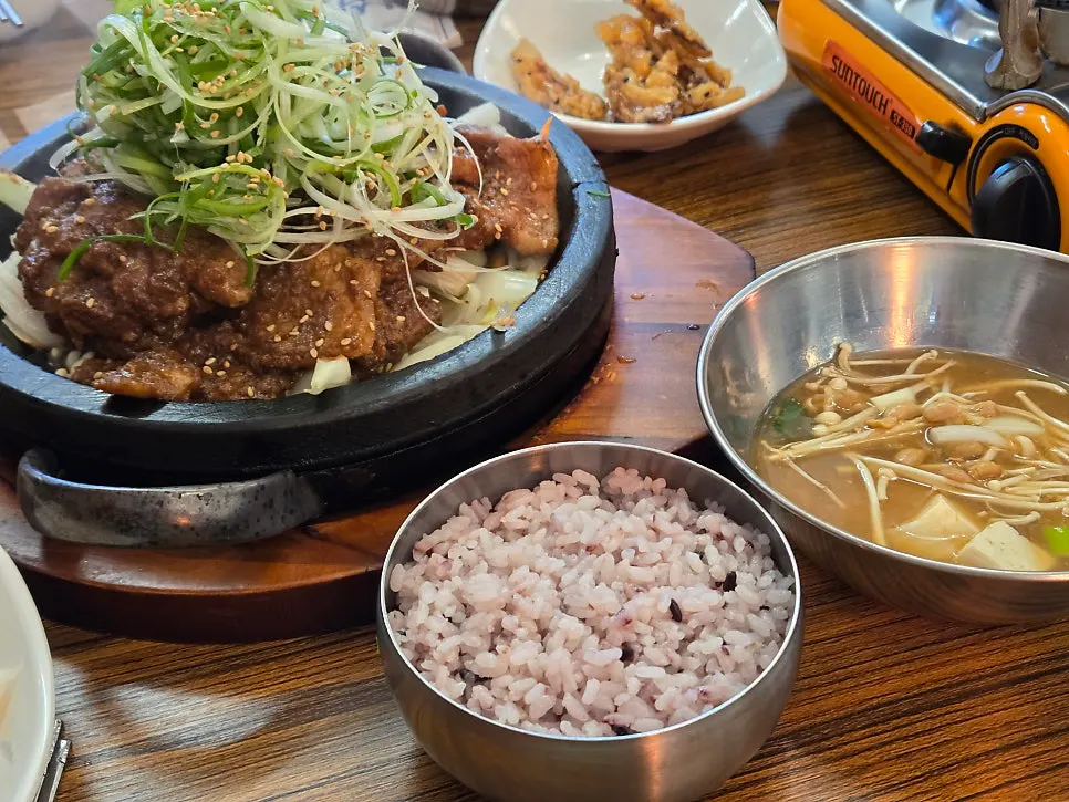 Self-serve ssam vegetable bar with lettuce and ssamjang