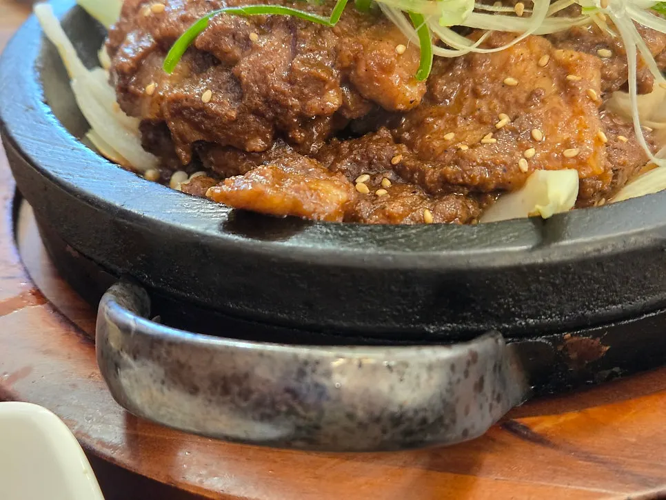 Seokgalbi meal set with cheonggukjang stew