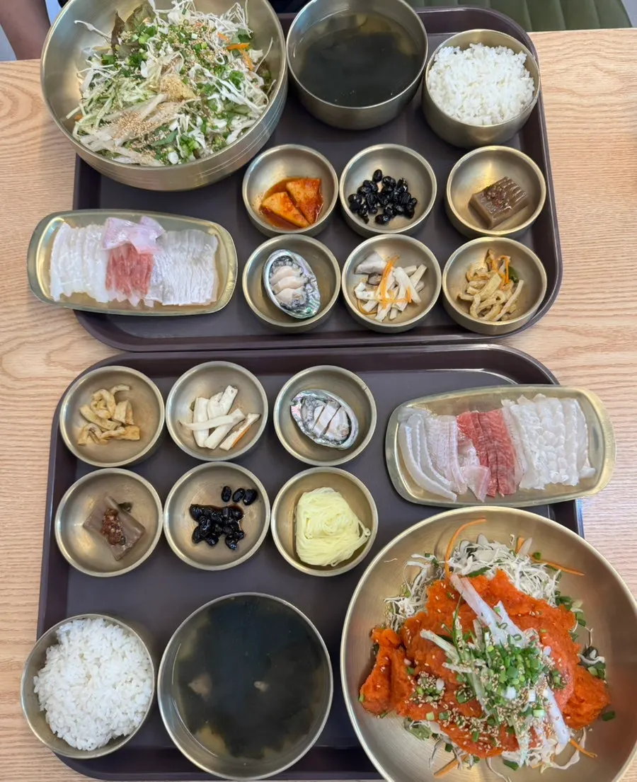 3종 모둠물회와 회비빔밥 한 상 차림