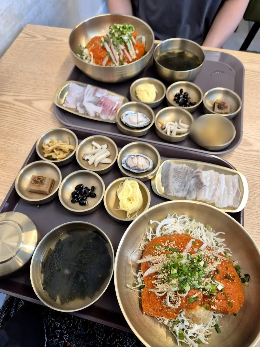 소고기가 든 미역국과 밥