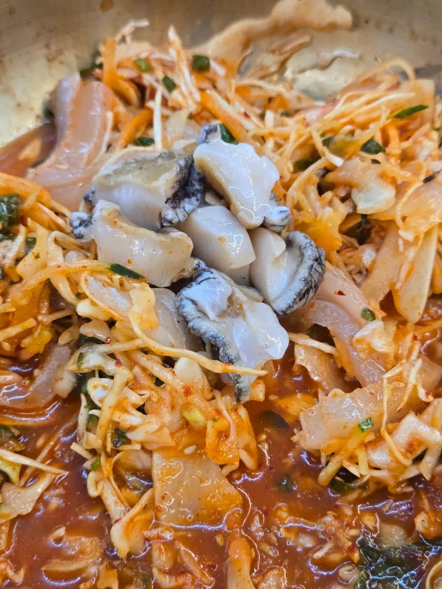 物會上放的鮑魚生魚片