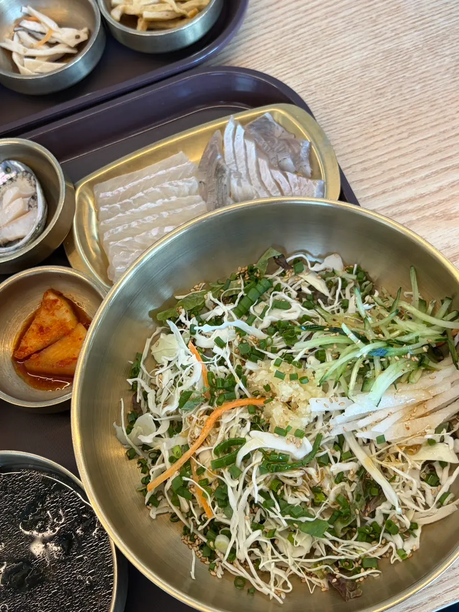 Suseong Susan sashimi bibimbap mixed together