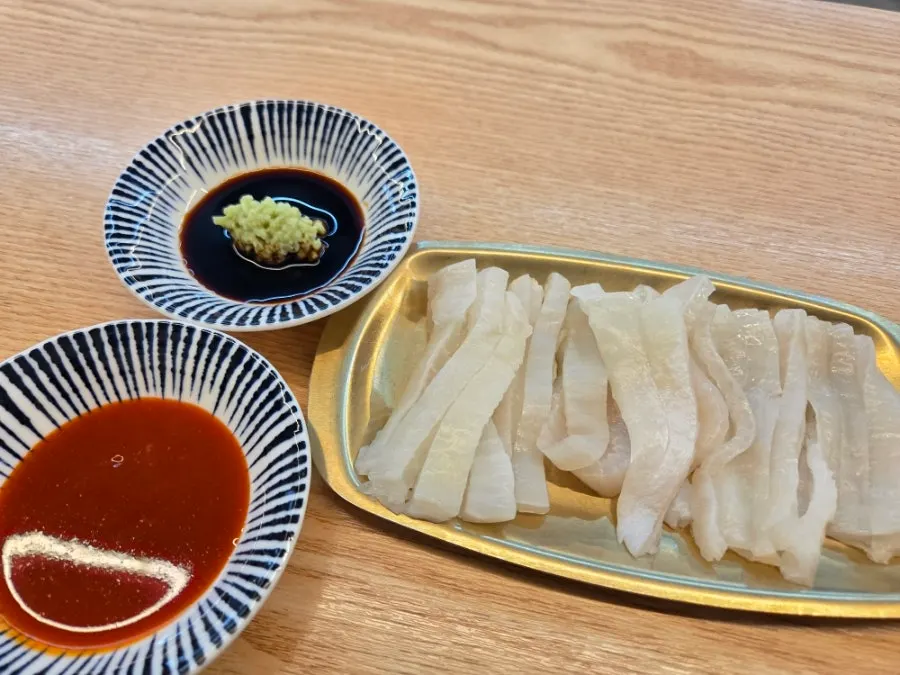 사이드 메뉴로 주문한 대광어지느러미