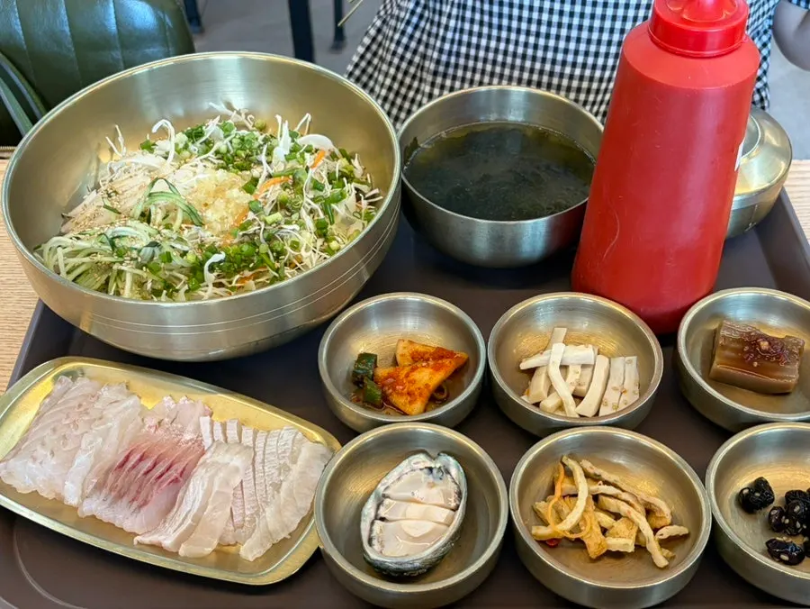 Sashimi milchi hidup dengan kondisi yang terlihat jelas