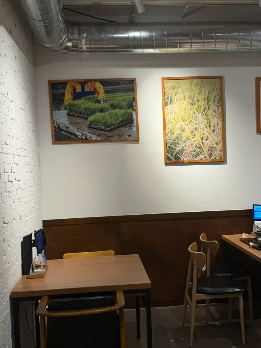 Không gian sạch sẽ bên trong Cafe Dongi Suseong 1-ga Branch