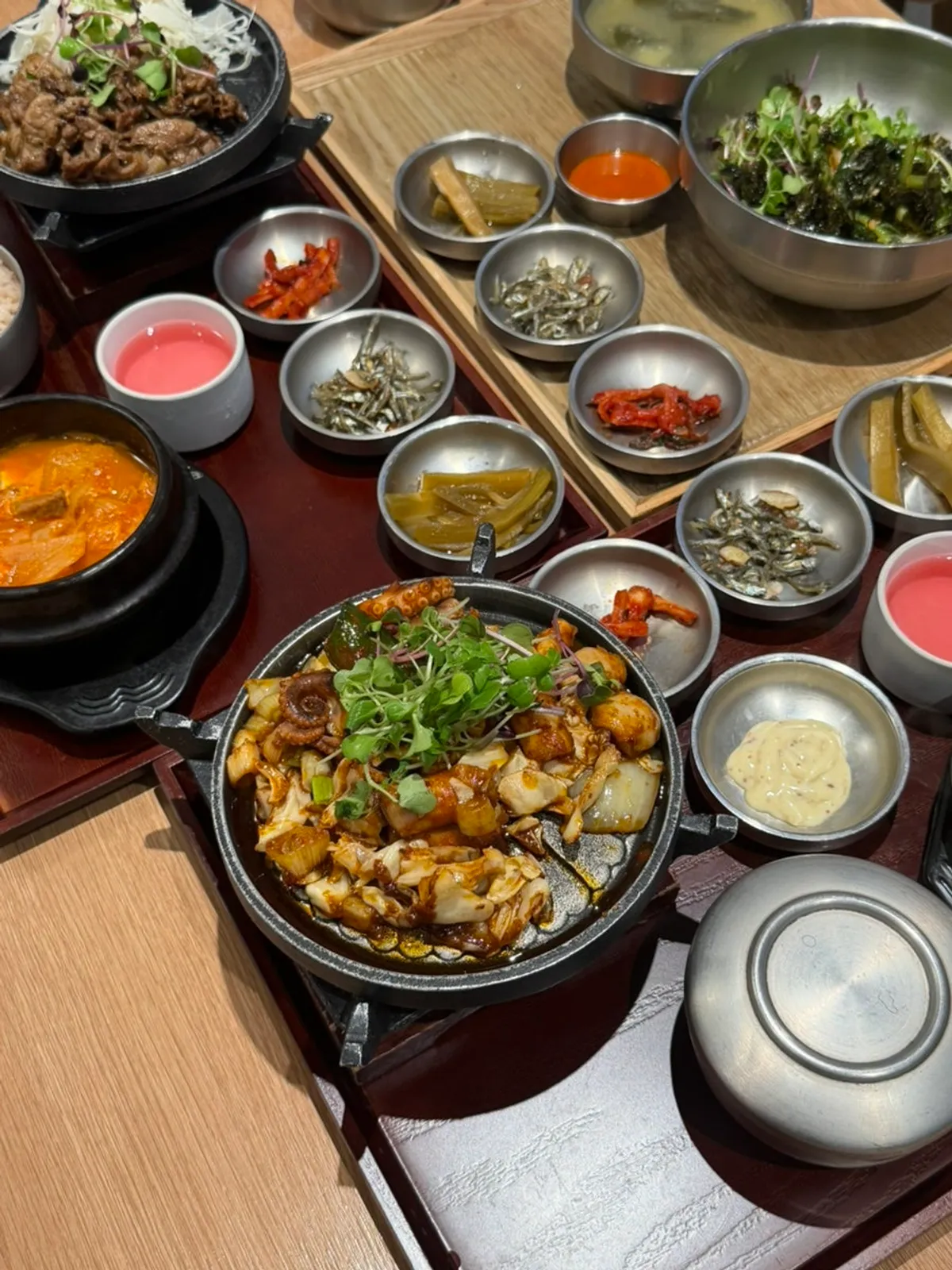 Khu vực refill trứng chiên và cơm