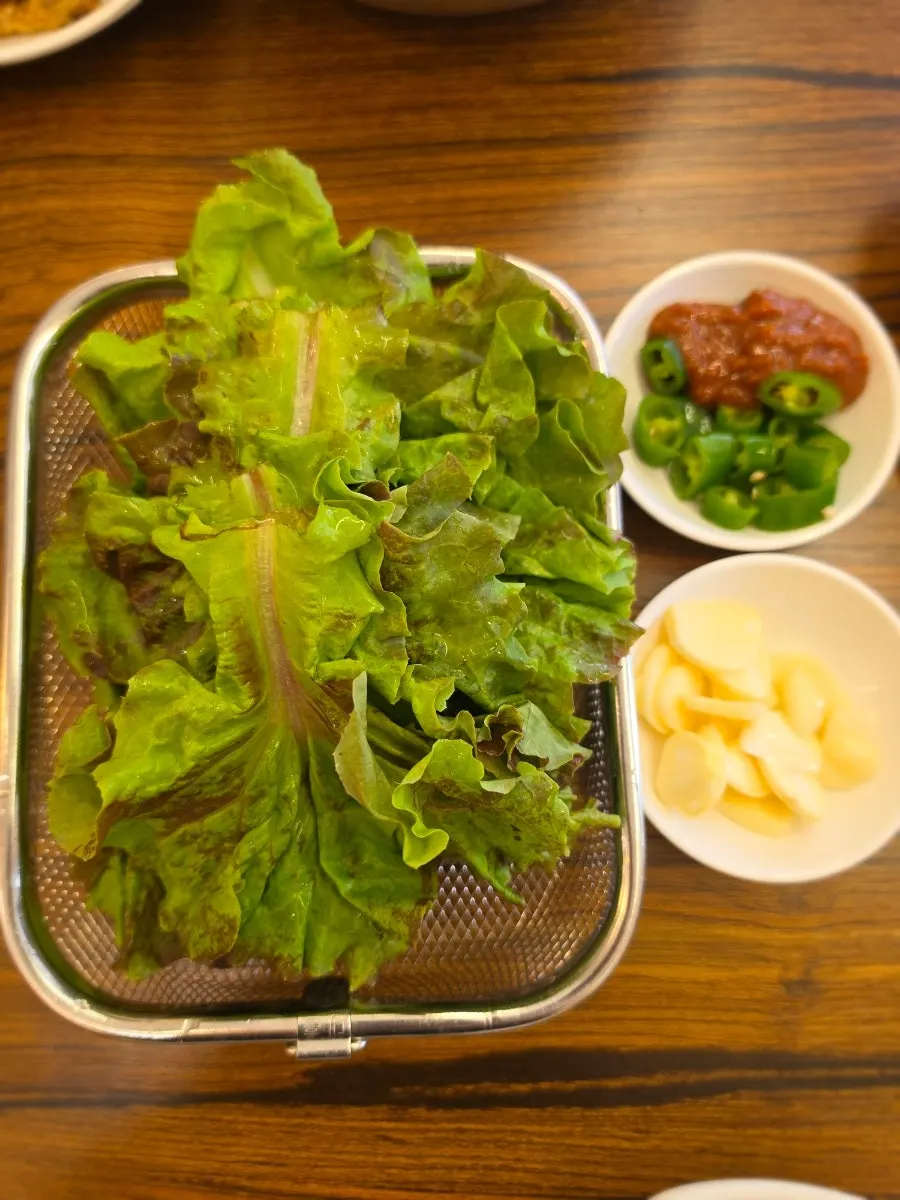 오징어제육볶음 차림