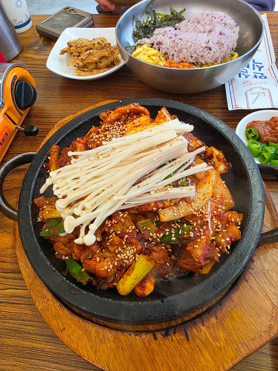 오징어제육볶음 한 상