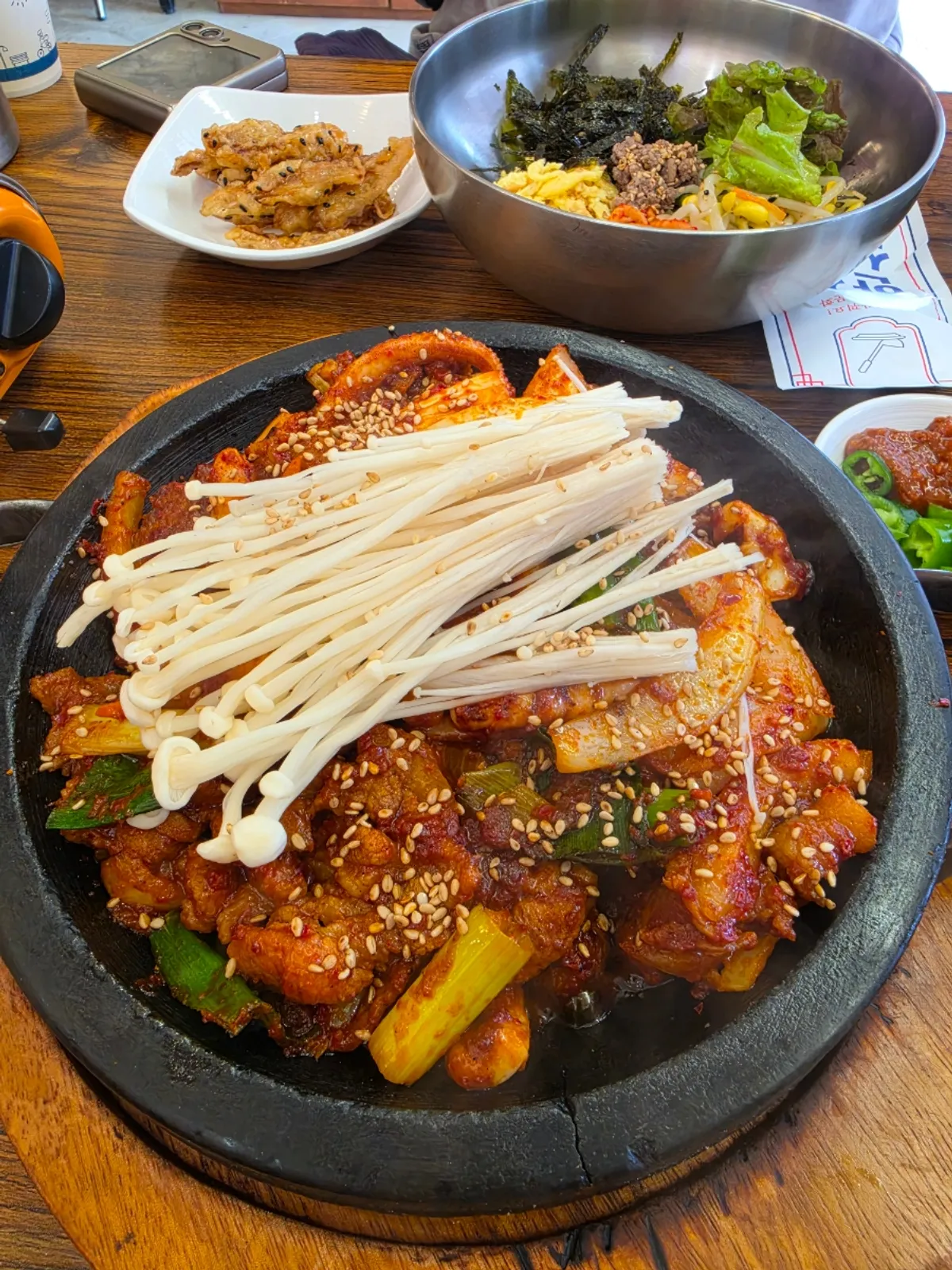 정갈하게 차려진 오징어제육볶음