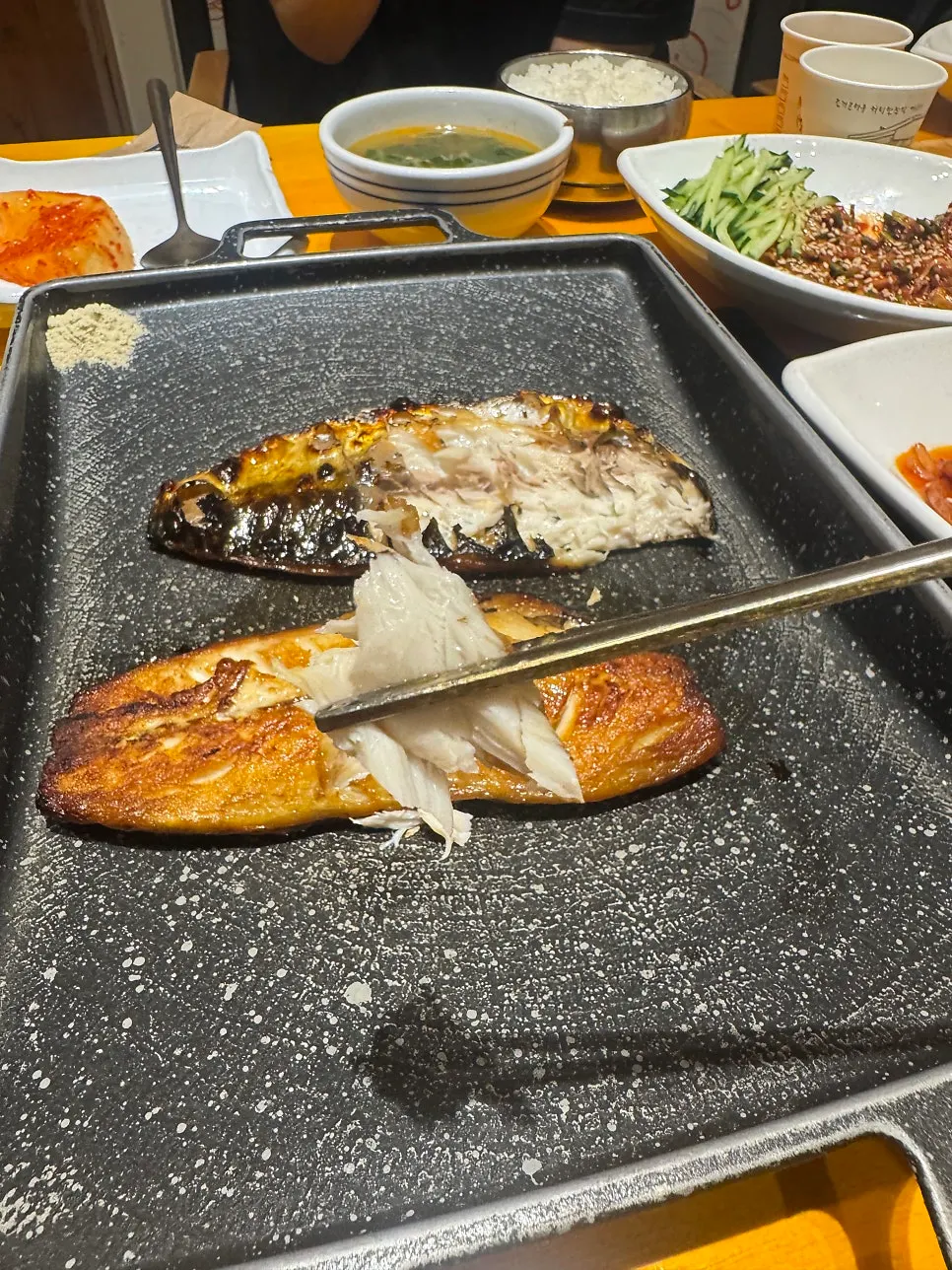 Full spread of the grilled mackerel meal