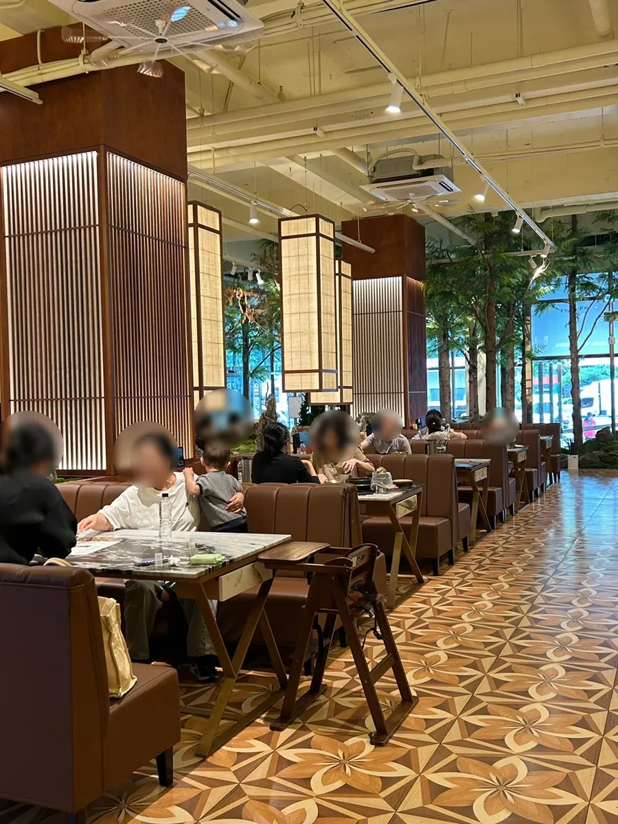 Upscale interior mood at Haenyeo Sotbap