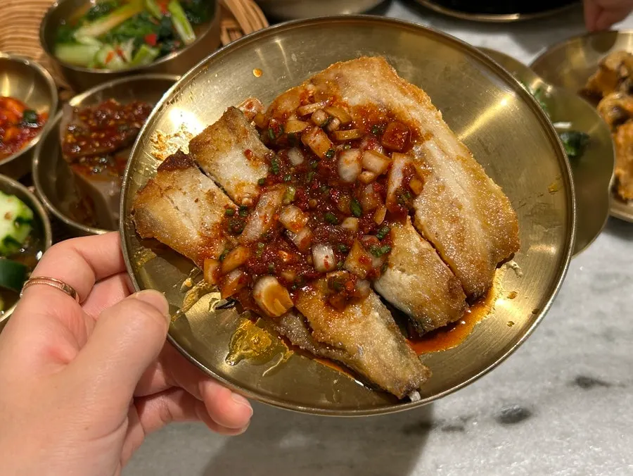 Grilled Spanish mackerel with sauce at Haenyeo Sotbap