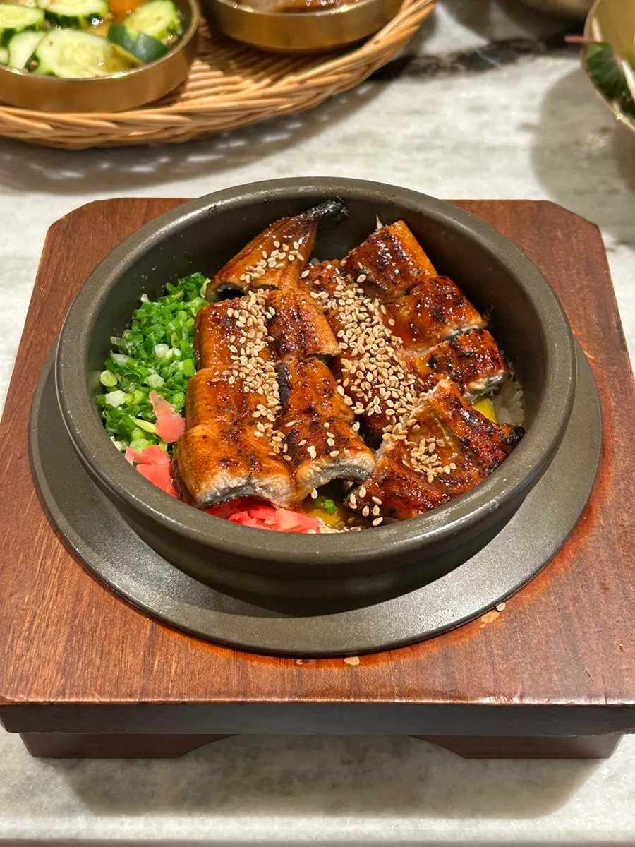 Lid removed from the green tea eel sotbap