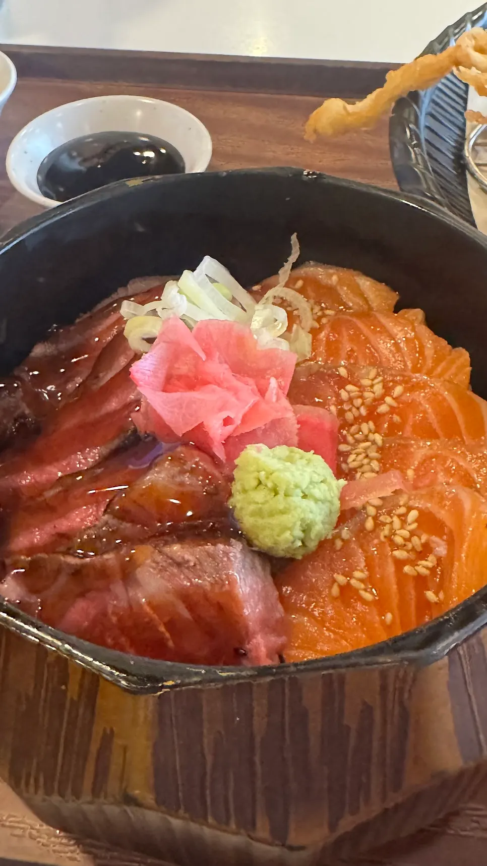 Steak and raw salmon rice bowl set with tempura